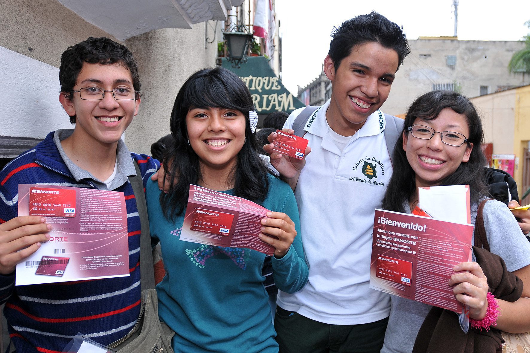 Recibieron pago de Beca Salario estudiantes de preparatoria.