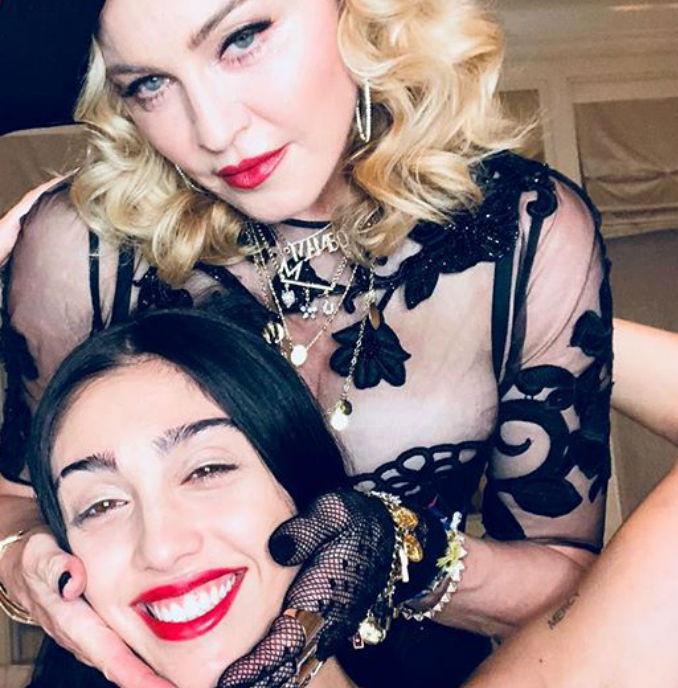Madonna recibió el año nuevo con una foto que causó controversia en redes sociales