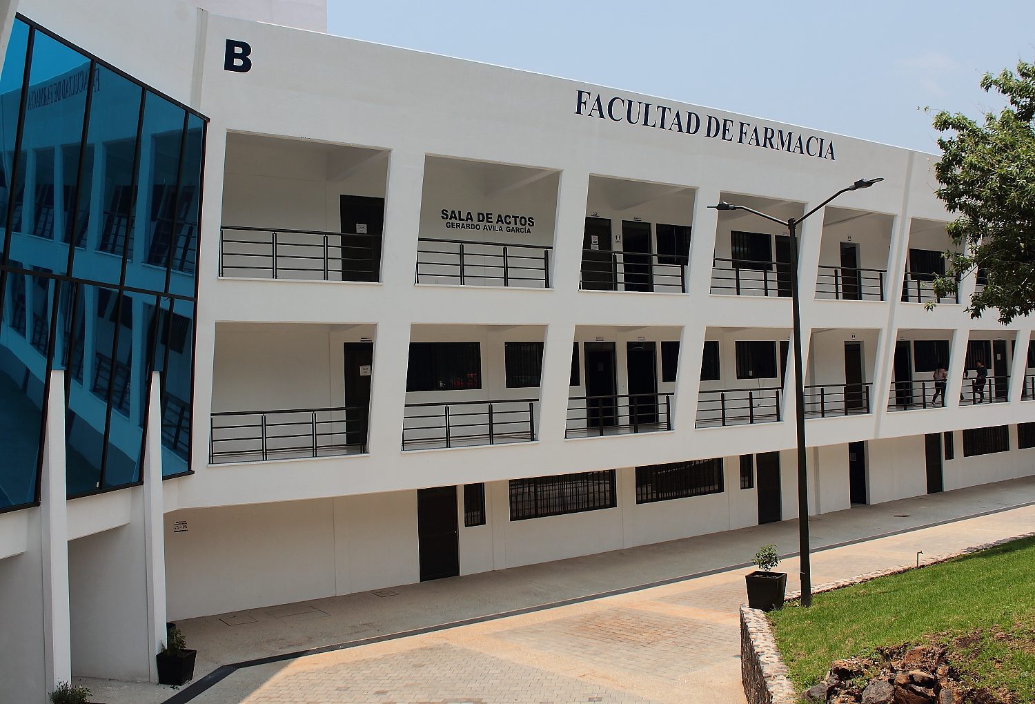 Fortalece Facultad de Farmacia vinculación con empresas