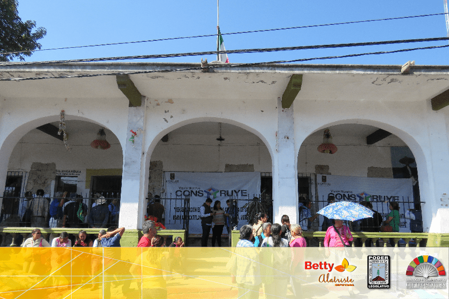 Beatriz Alatriste da banderazo de inicio de obras en Santa María Ahuacatitlán
