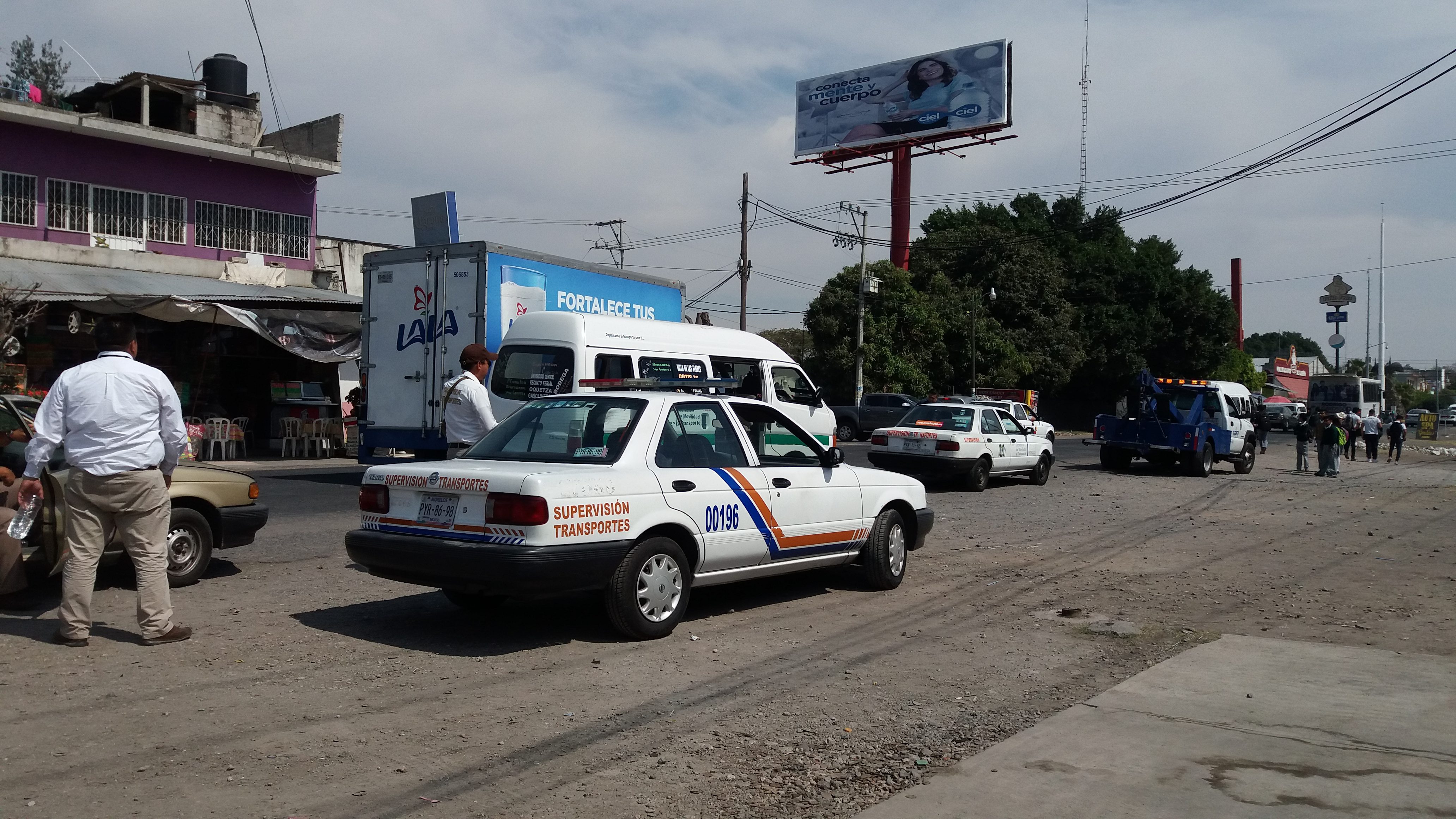 Detienen 10 unidades de transporte público en Cuautla