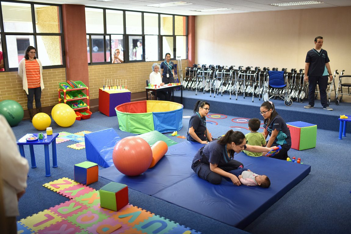 Entrega el Gobierno del Estado obras de infraestructura educativa y deportiva a la UTEZ