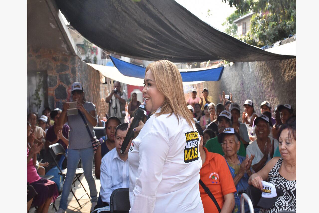 VECINOS DE LA COLONIA TLATEPEXCO REFRENDAN SU APOYO A BETTY ALATRISTE