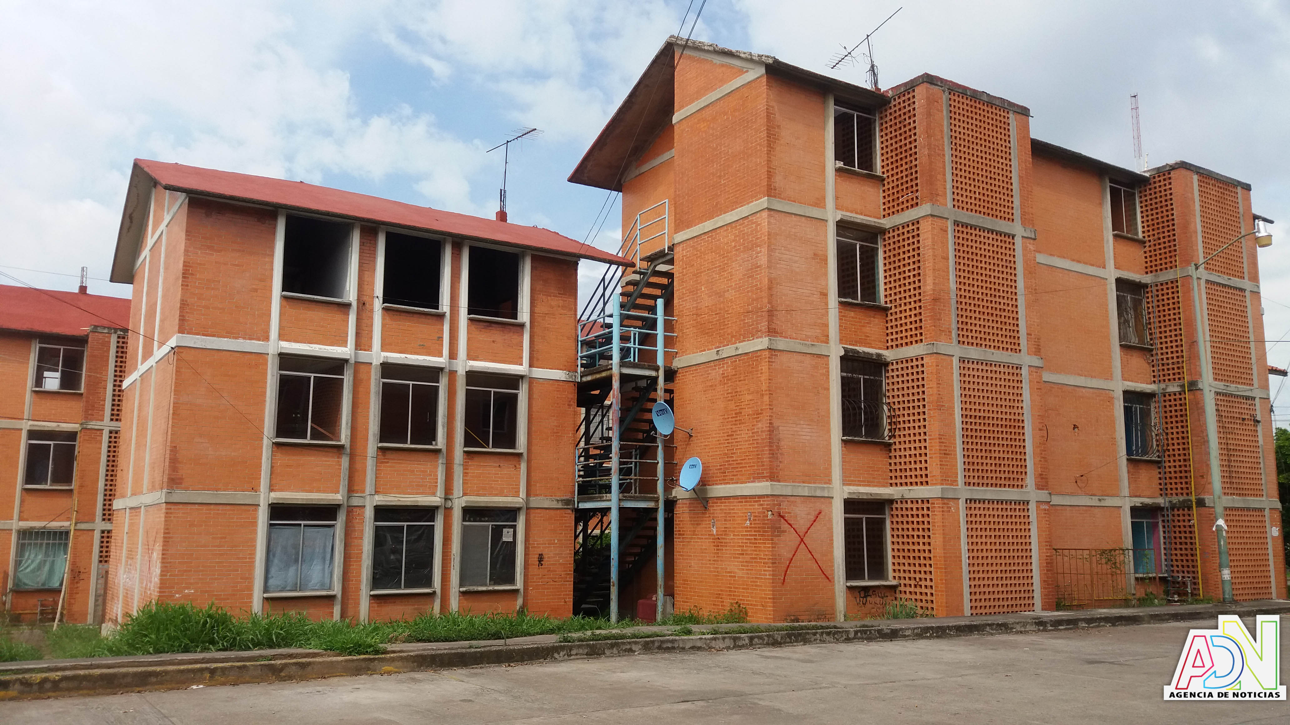 Continúan olvidados vecinos de la Unidad habitacional de Tetelcingo