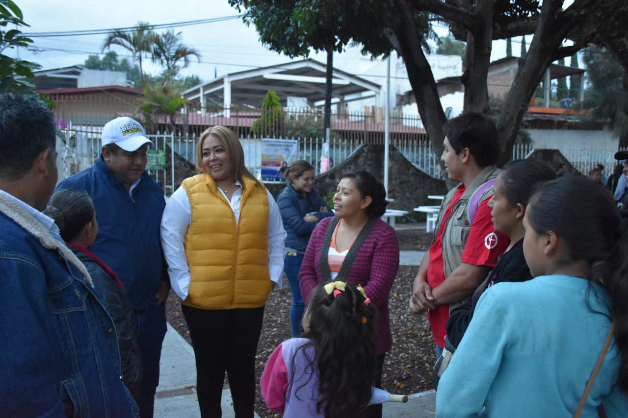 VECINOS DE SANTA MARIA REFRENDAN SU VOTO A BETTY ALATRISTE