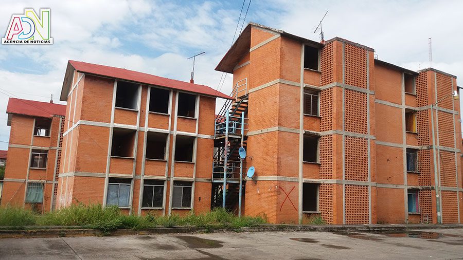 Inicia reconstruccion de edificio en infonavit Tetelcingo; señalan irregularidades de origen