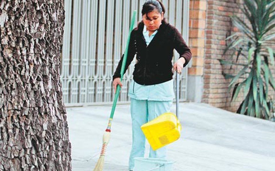 Trabajadoras del hogar deben estar inscritas al IMSS