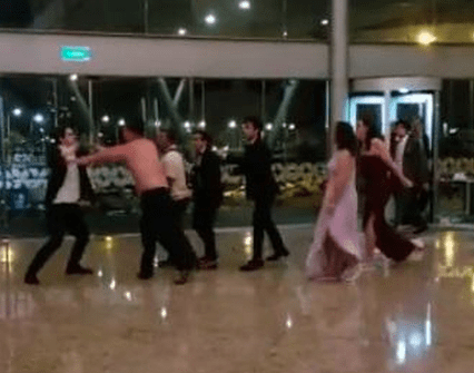 En plena boda se arma tremenda pelea por un centro de mesa