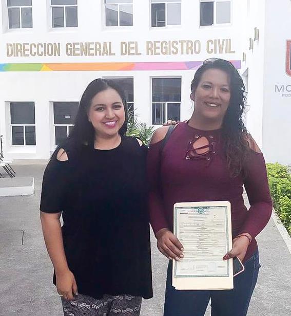 Entregan primer acta de nacimiento a mujer trans