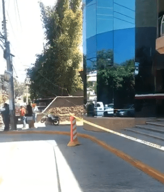Asaltan a persona y disparan a oficinas del SAT