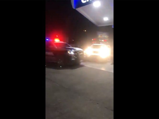 En medio de operativo policiaco le propone matrimonio a su novia (Video)