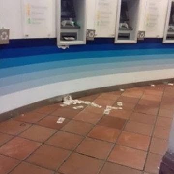 Cajero arrojó billetes de 500 pesos en Guanajuato