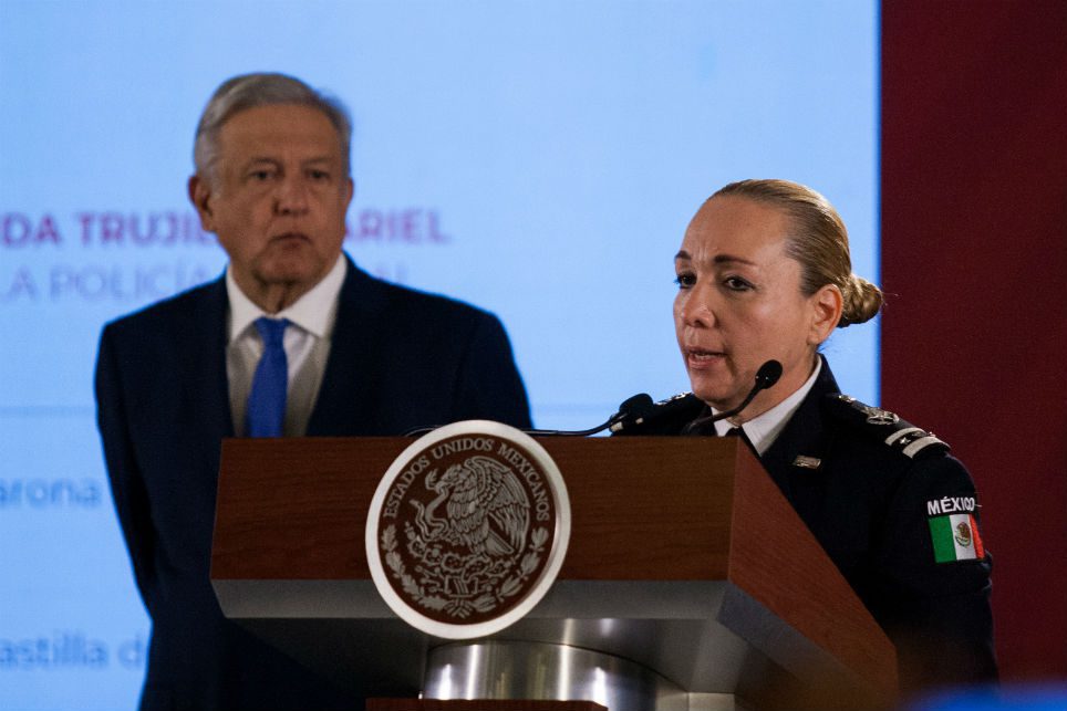 Mujer con 12 doctorados es la comisaria de Guardia Nacional