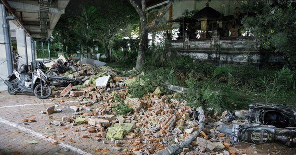 Sismo de 6.8 sacude Indonesia, hay alerta de TSUNAMI