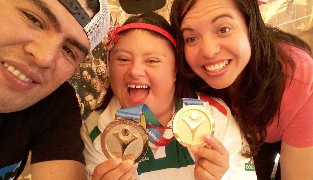 Nadadora mexicana con síndrome de Down logra 250 medallas