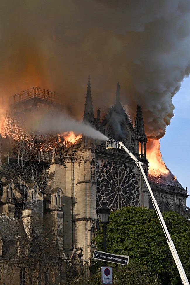Donarán 300 millones de euros para la reconstrucción de Notre Dame