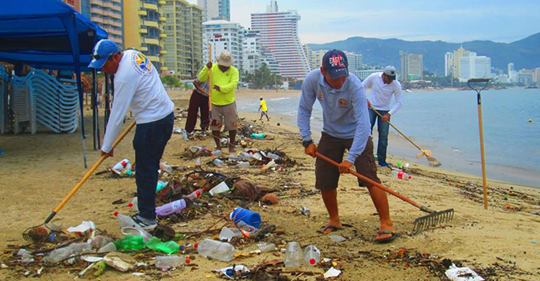 Turistas dejan miles de toneladas de basura en playas mexicanas