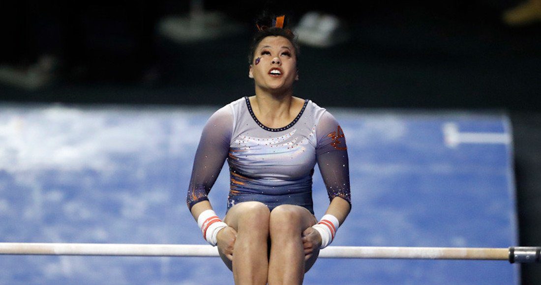Gimnasta se lesiona las piernas en plena competencia
