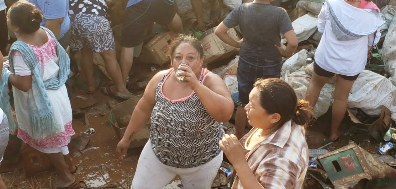 Tráiler de cerveza es saqueado en Campeche