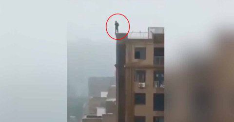 Cae de edificio al intentar tomarse una selfie