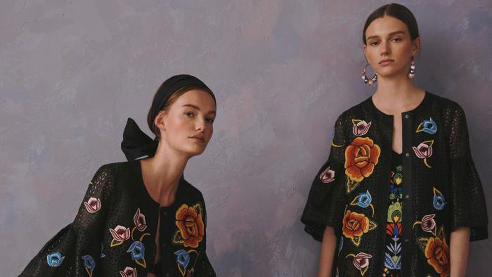 Carolina Herrera copió diseños indigenas de Hidalgo y Oaxaca