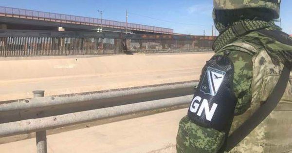 Venden brazalete de la Guardia Nacional en tianguis de CDMX