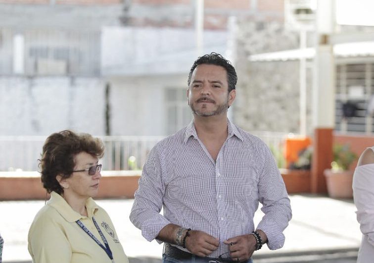 Alcalde de Cuernavaca despide a policía por encubrir infractor
