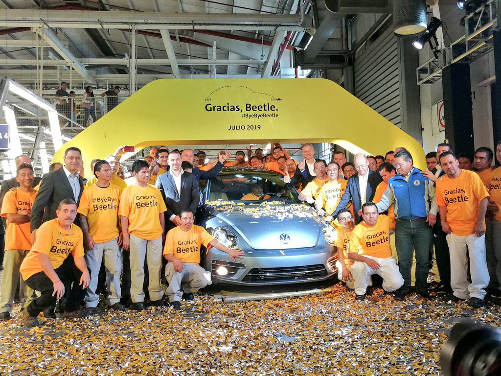 ¡Adiós Beetle! Volkswagen fabrica el último en México