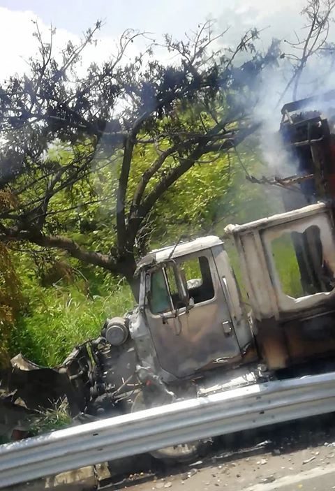 Se incendia trailer en la carretera federal La Pera-Cuautla