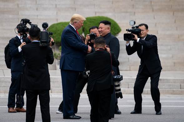 Trump, primer presidente de Estados Unidos que pisa Corea del Norte