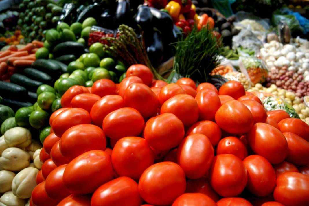 Precios del jitomate, limón y naranja ‘explotan’ se elevan un 140%