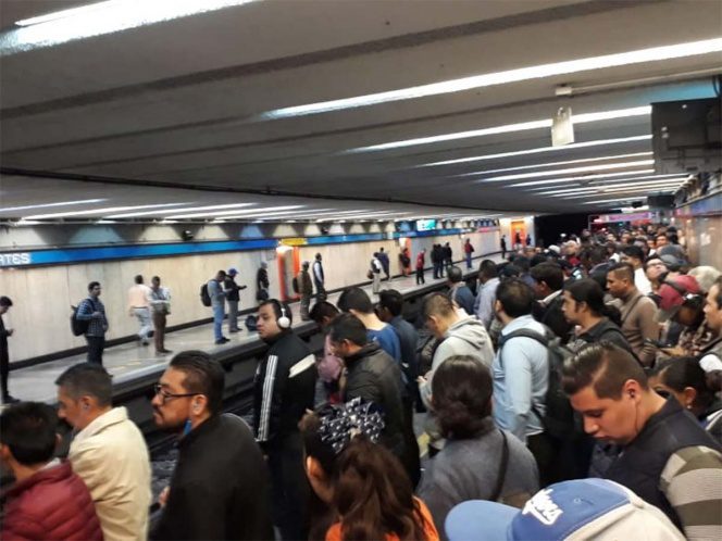 Mujer muere tras arrojarse la vías del Metro