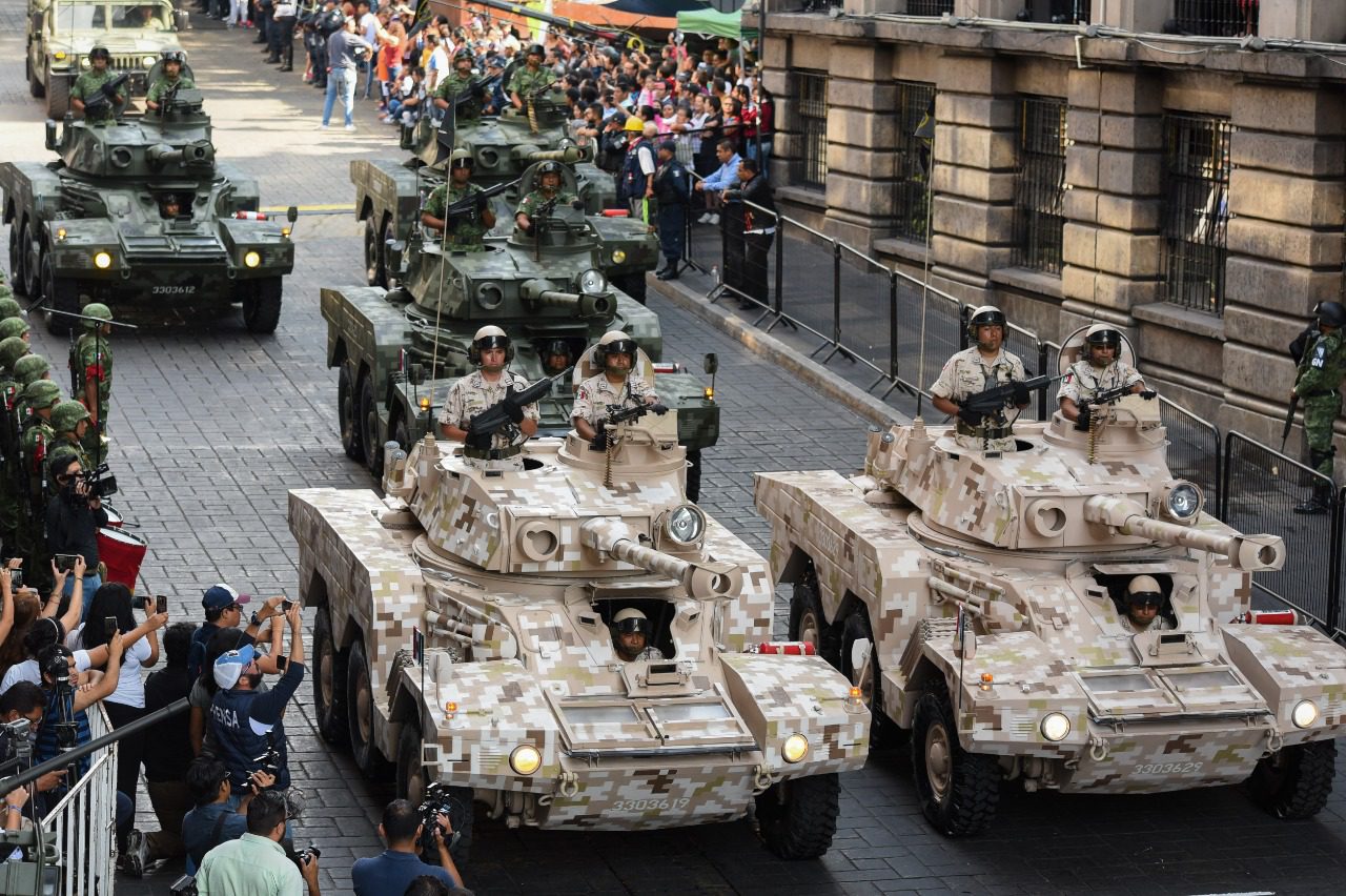 Realizan defile cívico-militar en el Centro de Cuernavaca