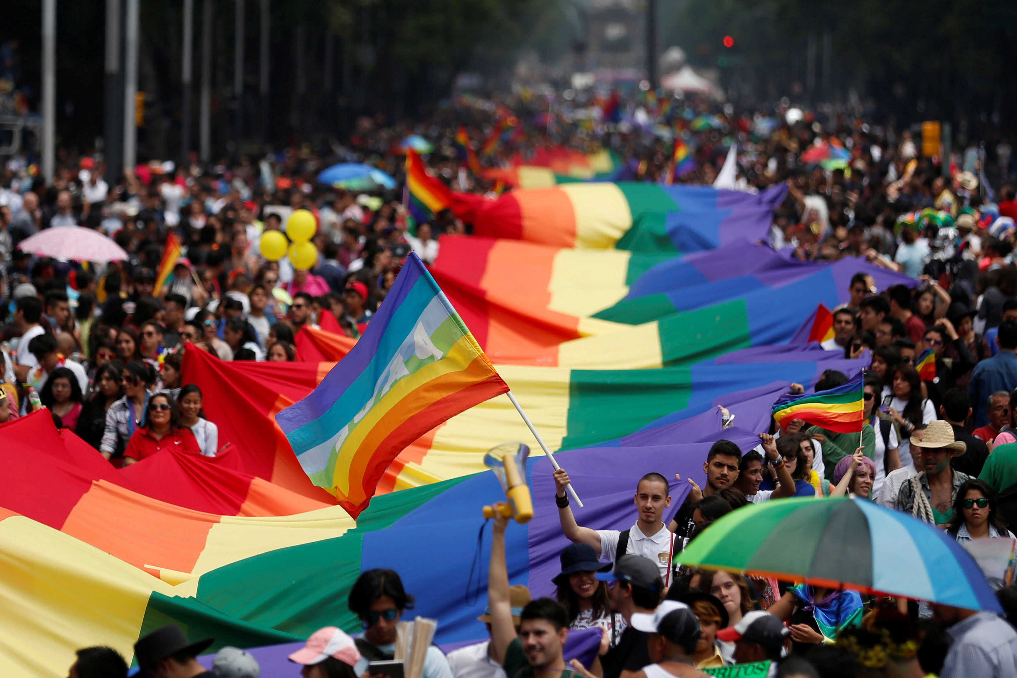 Homosexuales no tienen permitido donar sangre