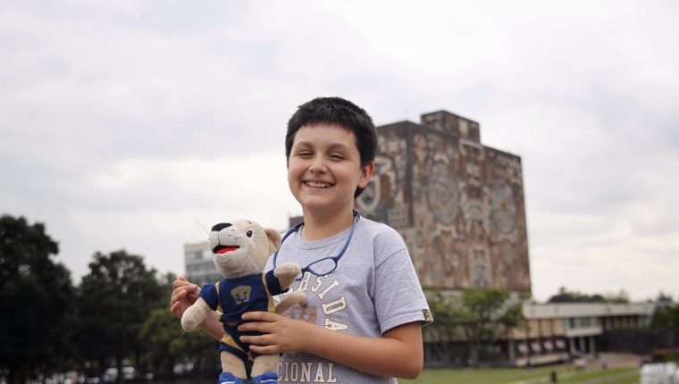Niño genio de la UNAM denuncia acoso por parte de profesores