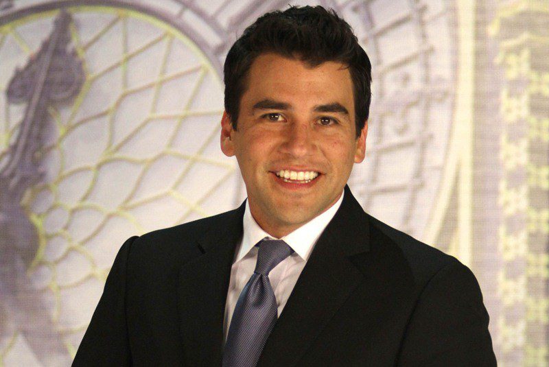 Corren a Mauricio Barcelata por hacer programa de ‘Enamorándonos’