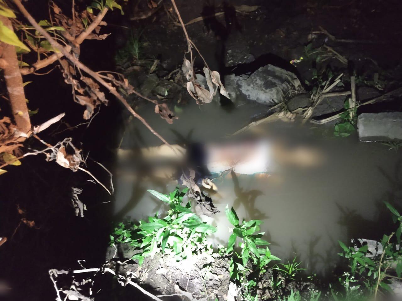 Encuentran a mujer sin vida en canal de agua en Tlaltizapán