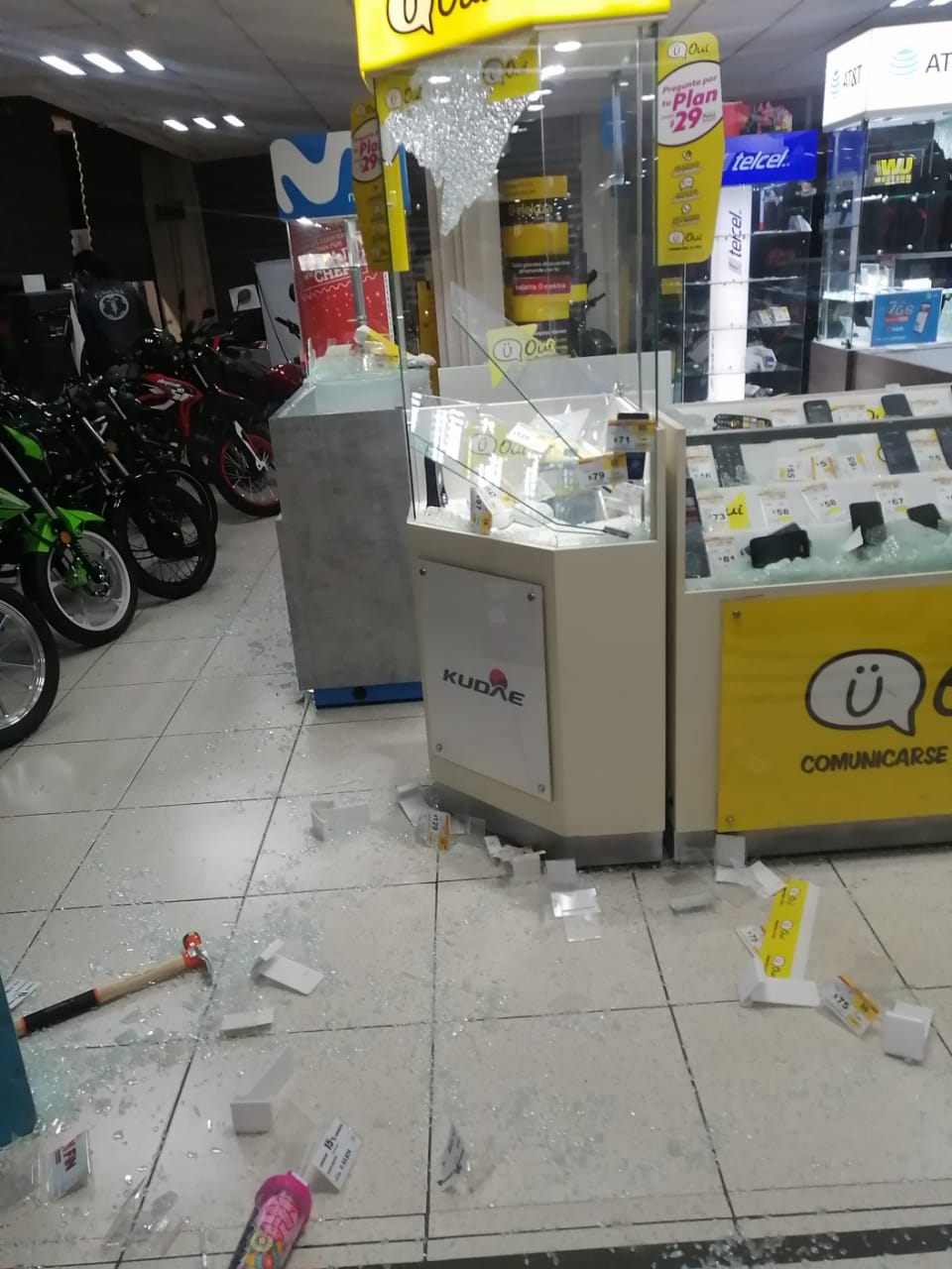 Asaltan tienda ELEKTRA en el Crucero de Tejalpa, Jiutepec