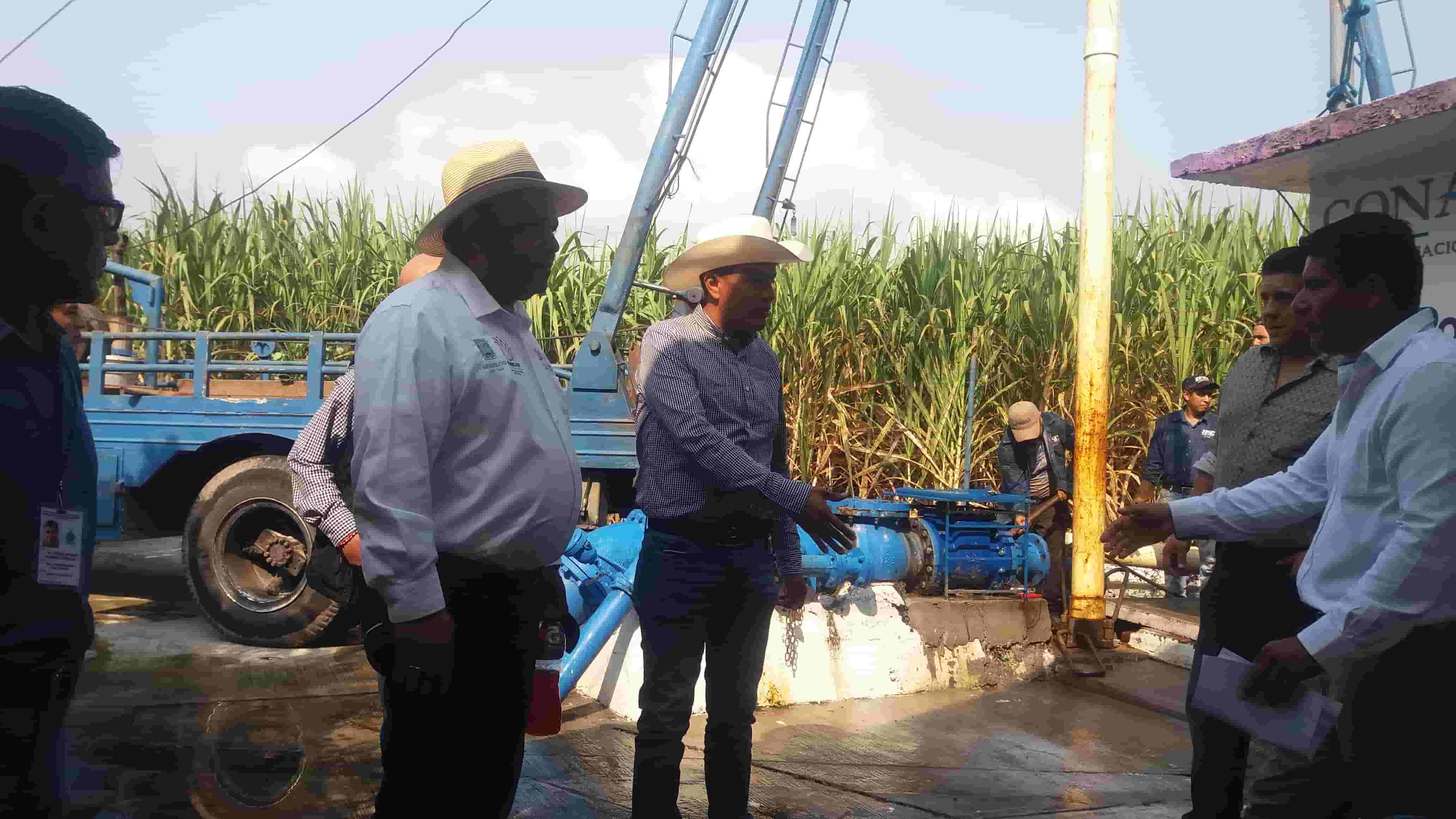 Cambian bombas de distribución de agua en Ayala