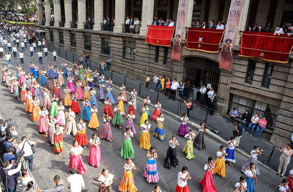 Celebran la Revolución Mexicana con desfile en Cuernavaca
