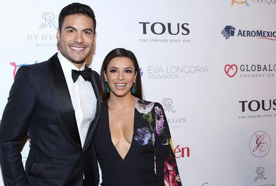 Carlos Rivera subasta BESO en 6 mil 500 dólares para la niñez