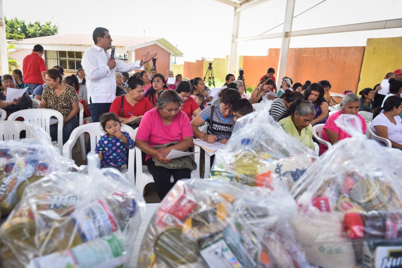 Gobierno de Morelos entrega apoyo alimentario a familias de Cuernavaca
