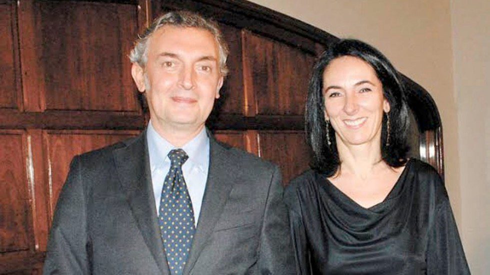 Roban iPhone a esposa del embajador de Italia en México
