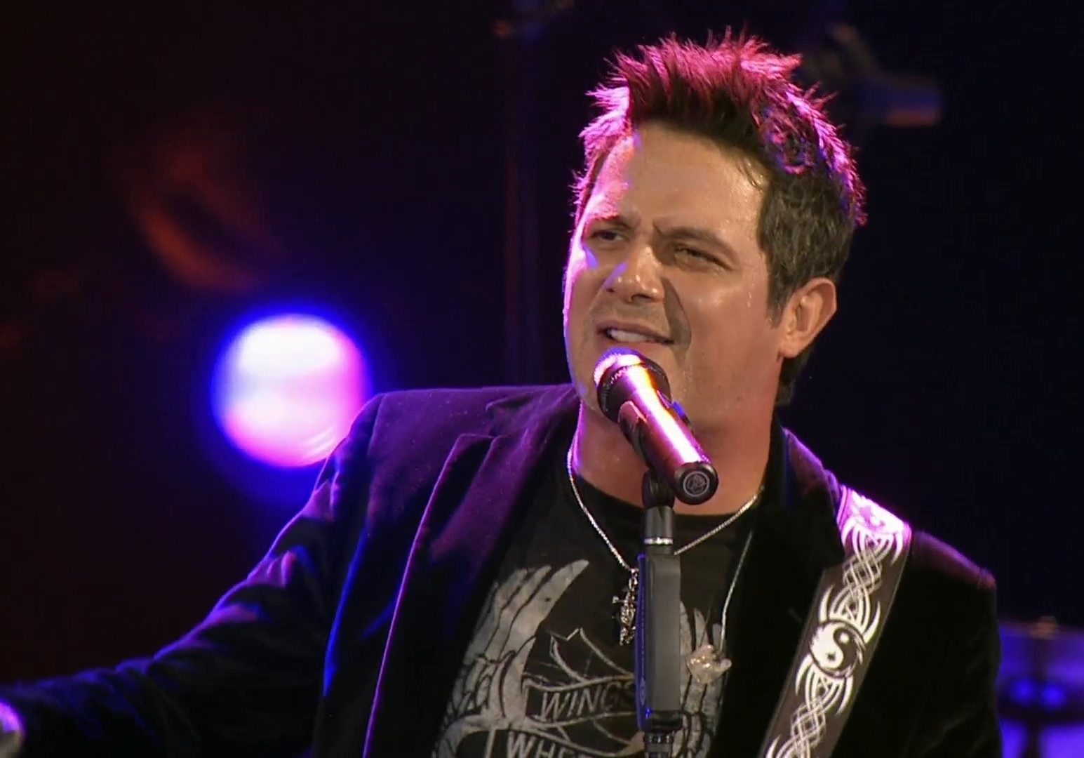 Alejandro Sanz hace homenaje a José José en el Foro Sol
