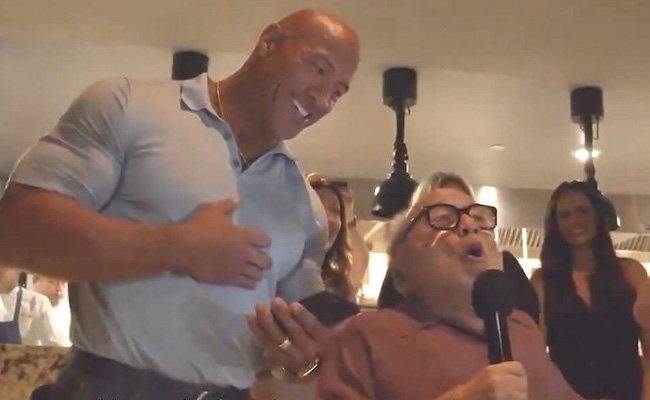 Actores de Jumanji sorprenden a recién casados en una boda