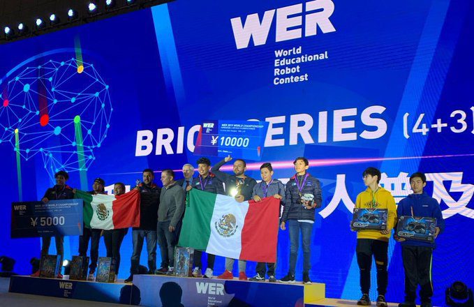 Alumnos de Conalep ganan ganan torneo mundial de robótica en China