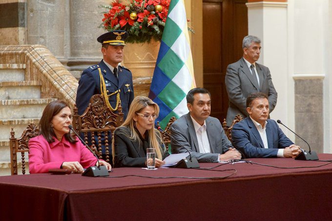 Expulsan a embajadora de México en Bolivia, agrava conflicto entre países