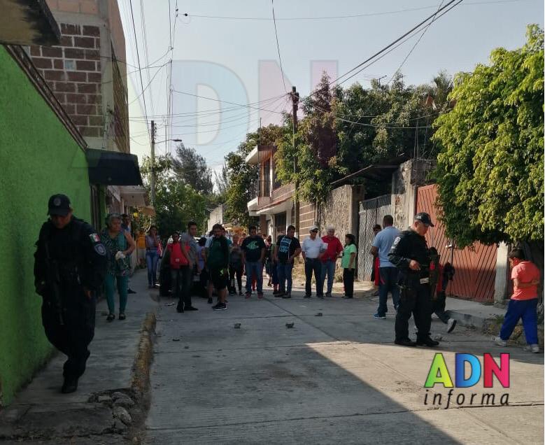 Atacan a balazos a dos personas en pleno tianguis de Cd Chapultepec