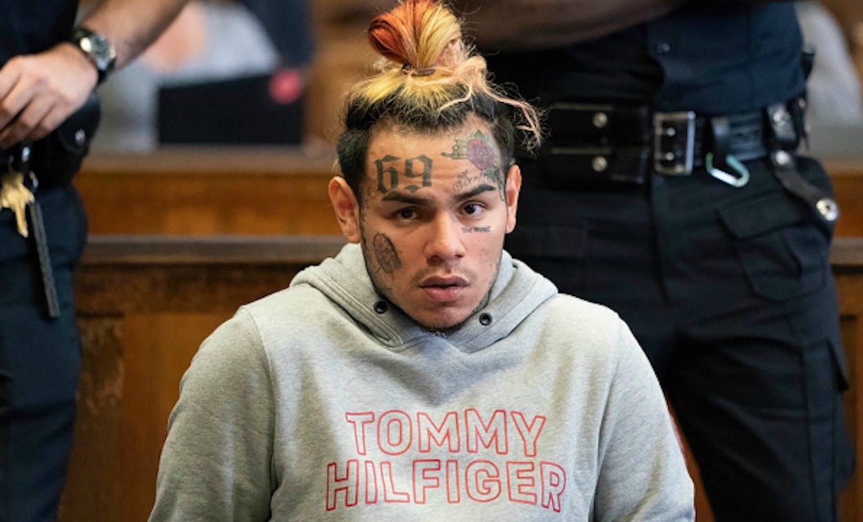 Reducirán la condena del rapero Tekashi 6ix9ine, saldrá en 2020