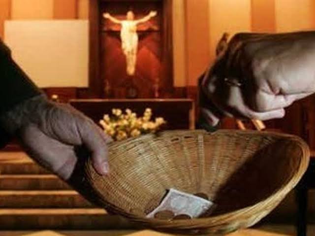 Iglesia católica pide a feligreses pagar un DIEZMO de un salario mínimo